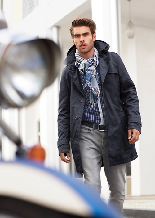 In order to admit a complex look, let’s choose scarf and your clothes with the same tones. 
